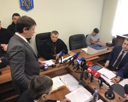 Дмитрий Крючков дает в суде показания против "людей от Порошенко"