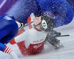 Олимпиада 2026: польская спортсменка едва не осталась без глаза во время гонки