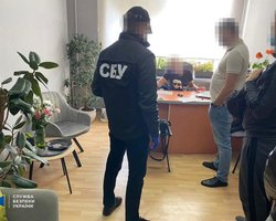 СБУ за сутки разоблачила схемы подделок COVID-документов сразу в трех областях (фото, видео)
