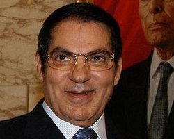 Тунис выдал международный ордер на арест беглого президента