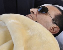 В тюрьме Мубарака пять раз подключали к аппарату искусственного дыхания