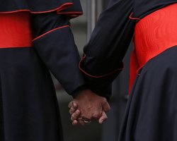 Сегодня в Ватикане начнется конклав по избранию нового Папы