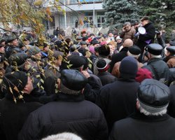 Донецкие чернобыльцы  "вооружаются лопатами" по совету Азарова