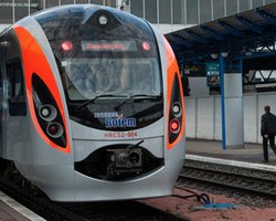 Украинские власти пока не будут повышать стоимость проезда в поездах Hyundai