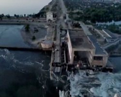 Во Франции открылась выставка украинского художника, посвященная подрыву Каховской ГЭС (фото)