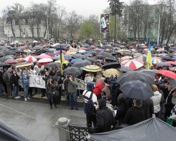 Несколько сотен киевлян собрались на акцию в защиту Андреевского спуска