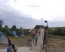 Саперы разминировали два гектара территории возле моста в Станице Луганской