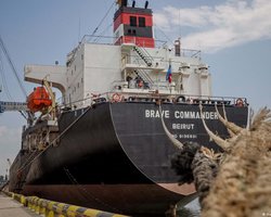 Из украинских портов вышли 50 кораблей с зерном: куда они направились (инфографика)