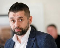 Арахамия считает, что "Слуге народа" лучше проиграть местные выборы