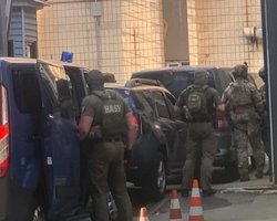 НАБУ пыталось отбить Николая Чауса у сотрудников СБУ (фото, видео)