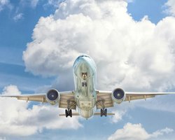 Велика авіакомпанія скасовує понад 1000 рейсів: що сталося