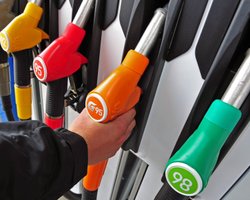 Імпорт виріс у 12 разів: Кабмін заявив про повне подолання дефіциту палива в Україні