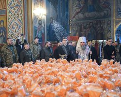 12 тисяч пасок для захисників передали ПЦУ та Фонд Влади Молчанової