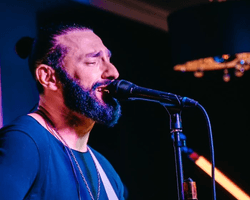 У Києві 11 підлітків розгромили квартиру відомого українського співака (фото)