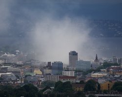 В Осло разыскивают полицейского, охранявшего молодежный лагерь на Утойе