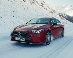 Украину засыпает снегом: как безопасно ездить на автомобиле зимой