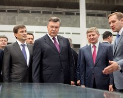 Янукович в Енакиево забыл название компании, ради которой приехал