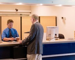 Евро в обменниках покупают по 10,42 гривен