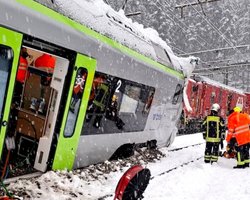 Пасажирів довелося відкопувати: лавина знесла поїзд у Швейцарії (фото)