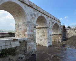 Повернення із забуття: древній міст часів римлян відновили у Ладіокеї (фото)