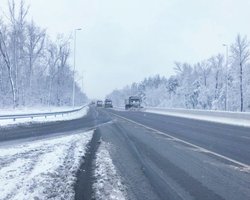 Дороги Киевской области расчищают от снега 180 спецмашин