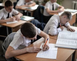 "Не дотянем до октября": эпидемиолог предупредил о новой вспышке COVID-19 из-за детей