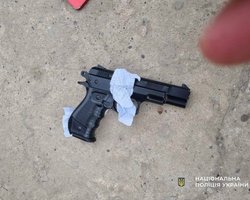 На Закарпатті учень приніс до школи пістолет: є поранений