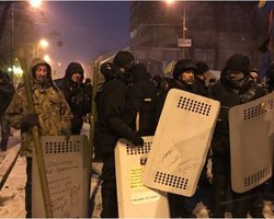 В столкновении в палаточном городке у ВР пострадали 11 правоохранителей и двое гражданских