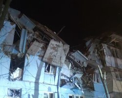 Разрушены три этажа: ВС РФ ударили ракетой по жилому дому в Запорожье (фото, видео)