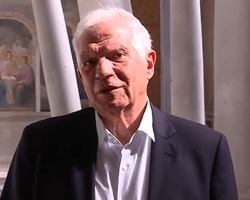 "Росія намагається знищити Україну": Боррель відвідав зруйнований собор в Одесі (відео)