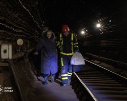 За кілометр від станції: як евакуювали людей, що застрягли в тунелях метро під час блекауту