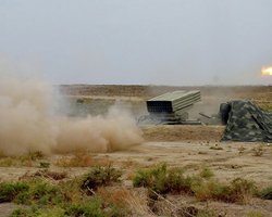 Война в Карабахе: Азербайджан наступает на юге, Армения готовится биться "до последнего"