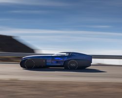 Оригинальный электромобиль Renault преодолел более 1000 км без подзарядки (видео)