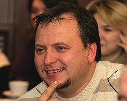 Фигурант секс-скандала Уколов вернулся из села и сходил на допрос