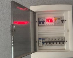 Як нормалізувати напругу в домі та квартирі під час відключень світла: топ дієвих способів