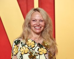 Памела Андерсон появилась без макияжа на вечеринке Vanity Fair (фото)