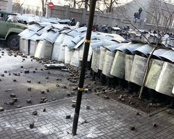 Несколько тысяч беркутовцев переходят в наступление на Институтской 