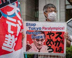 В Токио протестуют против Паралимпийских игр: активисты требуют отменить соревнования (видео)