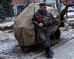 Стреляют меньше, но работы нет, и банки закрыты