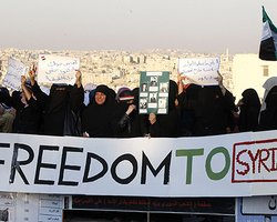 Власти Франции признали законность Нацсовета Сирии