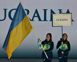 Попри офіційну заборону: на церемонії відкриття Паралімпіади-2026 винесли прапор України