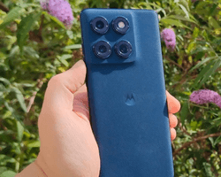 Надійний і швидкий смартфон на 2026 рік: яка модель Motorola б'є рекорди продажів (фото)
