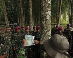 Индонезийский спецназ нашел двигатель и шасси SSJ-100