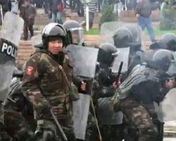 На юге Киргизстана снова митингуют сторонники Бакиева