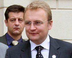 Львов просит Азарова выделить миллиард гривень на Евро-2012
