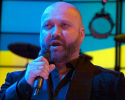 В ожидании Годо. Как золотой голос Испании приучает украинцев любить классику