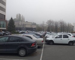 Коломойскому не разрешили арендовать парковку около Приватбанка