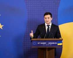 Зеленский предложил продлить срок получения пенсий для жителей ОРДЛО