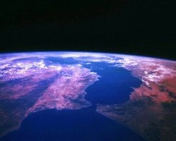 Земная ось сместилась на 15 сантиметров, - NASA