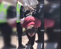 На Ровенщине остановили водителя на трассе и передали ТЦК: за что его задержали (видео)